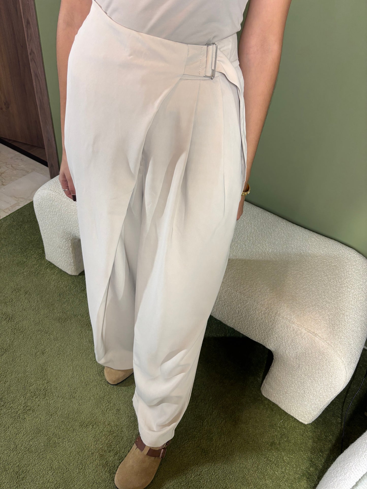 Pantalon large et ceintré à la taille Maya